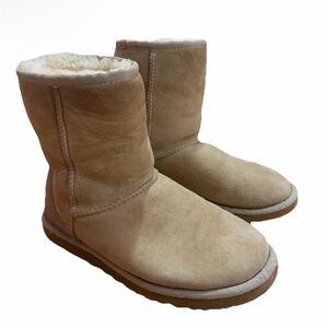 UGG Classic Short II Boots, Woman’s Size 5,  Chestnut Color.